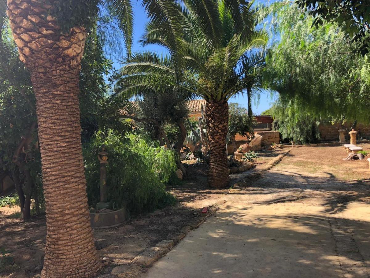 Villa La Lumia B&B Suites & Apartments Agrigento Exterior foto