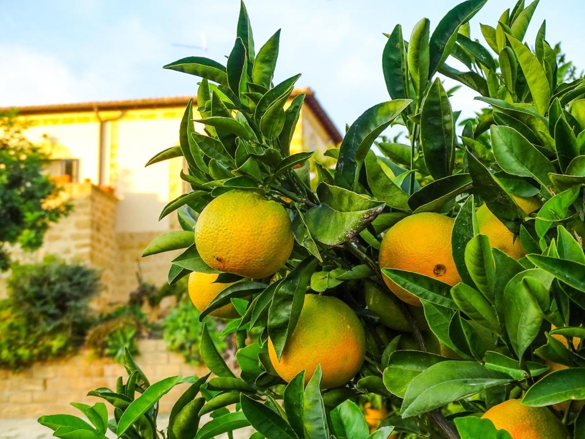 Villa La Lumia B&B Suites & Apartments Agrigento Exterior foto