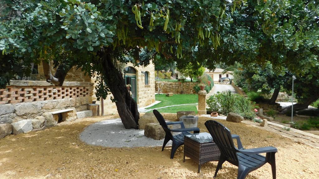 Villa La Lumia B&B Suites & Apartments Agrigento Exterior foto